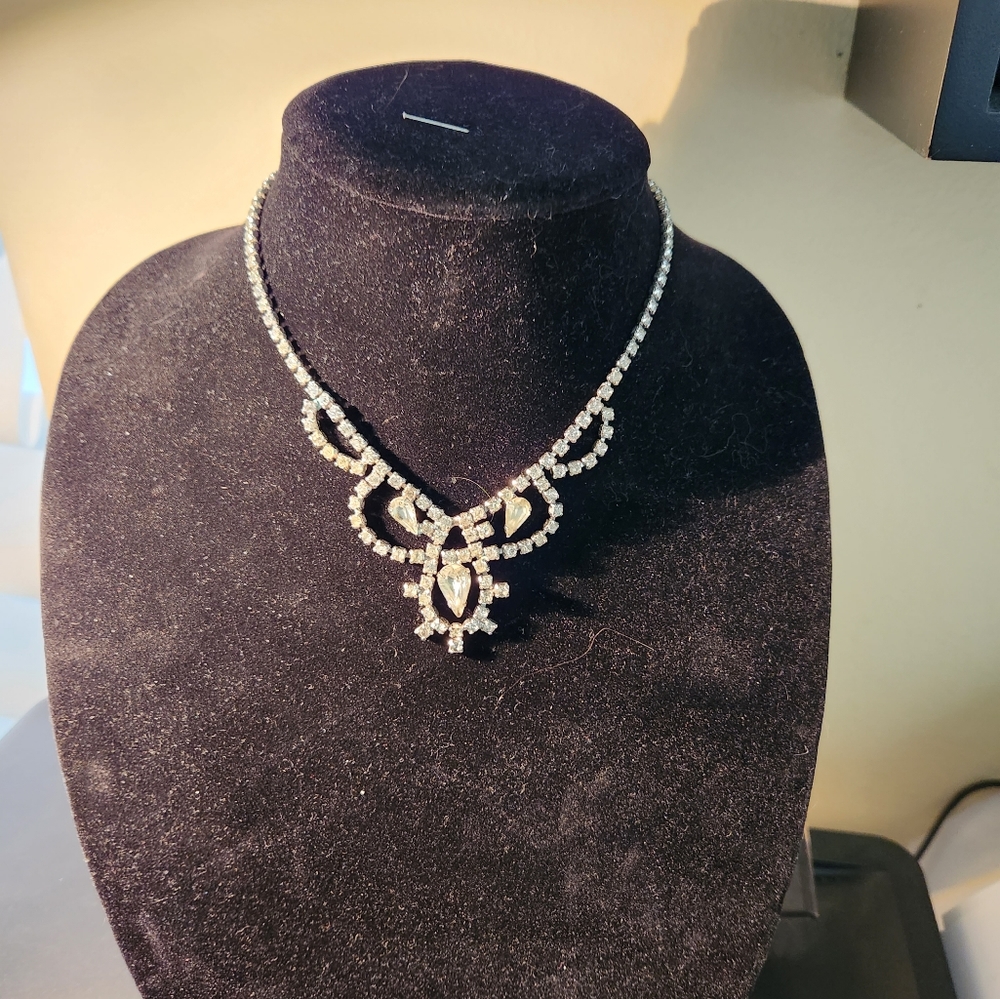 KARU RHINESTONE NECKLACE